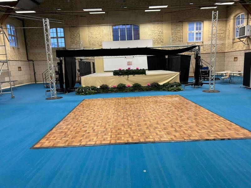 Location de Piste de danse parquet 4.70 x 4.70 m - 22m² pour évènement d'entreprise à Paris