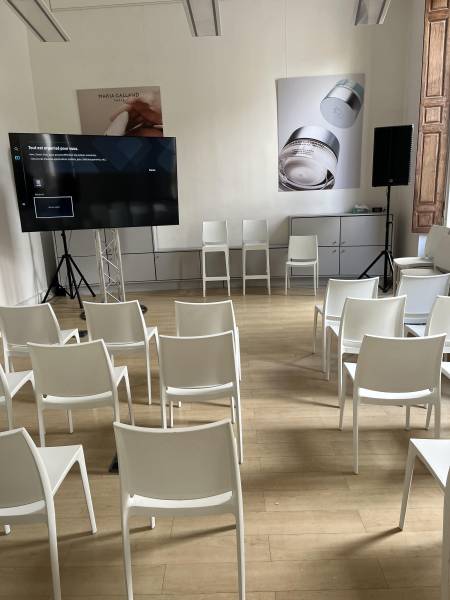 Location Ecran Plat LED 85 pouces 215 cm en région parisienne