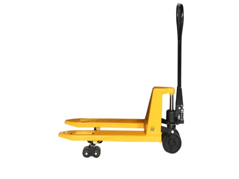 Louer un petit tire-palette avec fourches courtes de 80cm à Paris