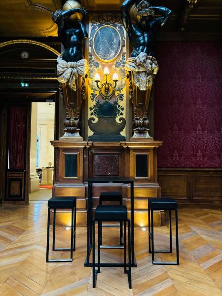 Louer des tabourets hauts noirs dans le 77