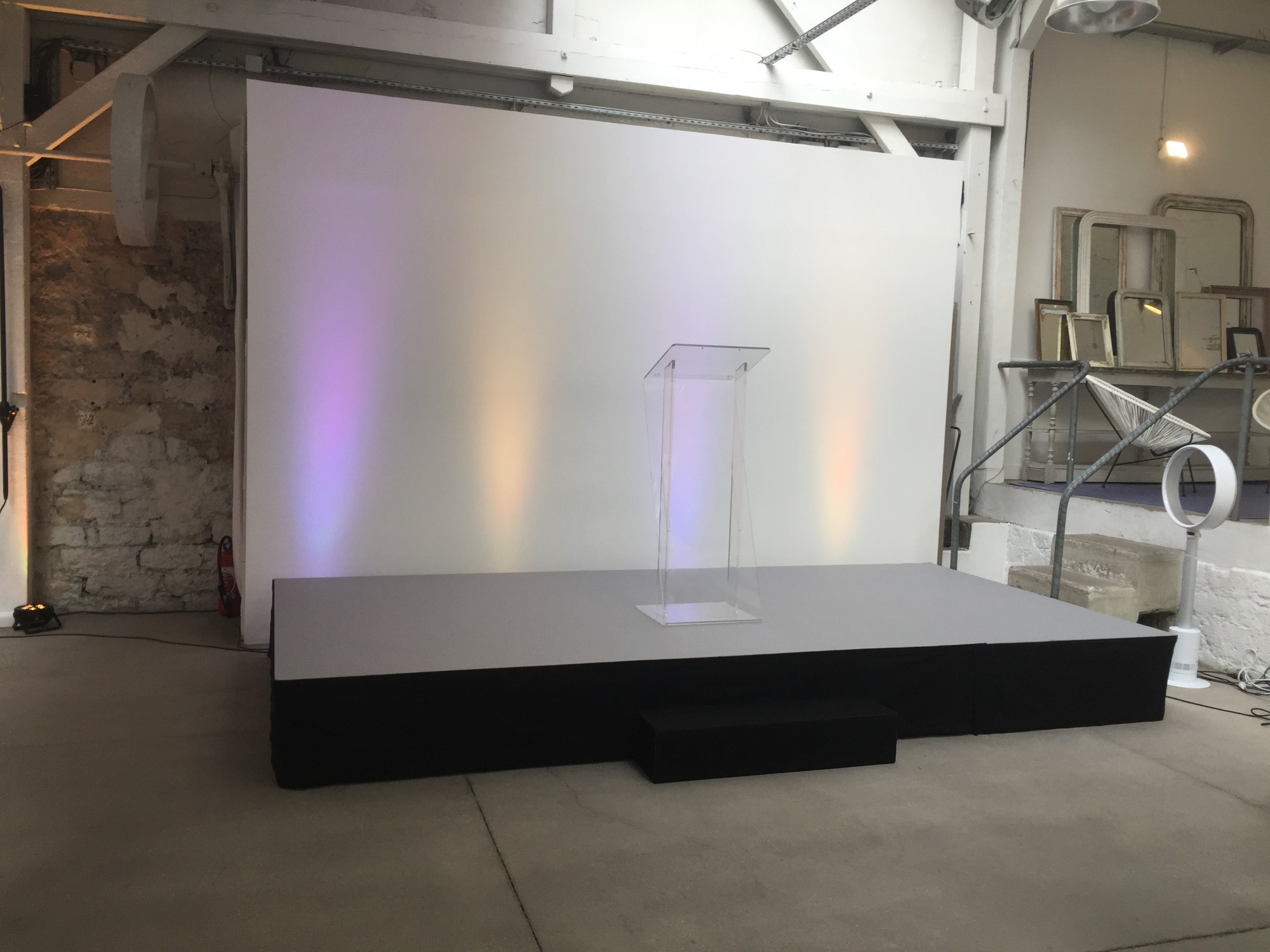 Location de scène et estrade pour conférence à Paris