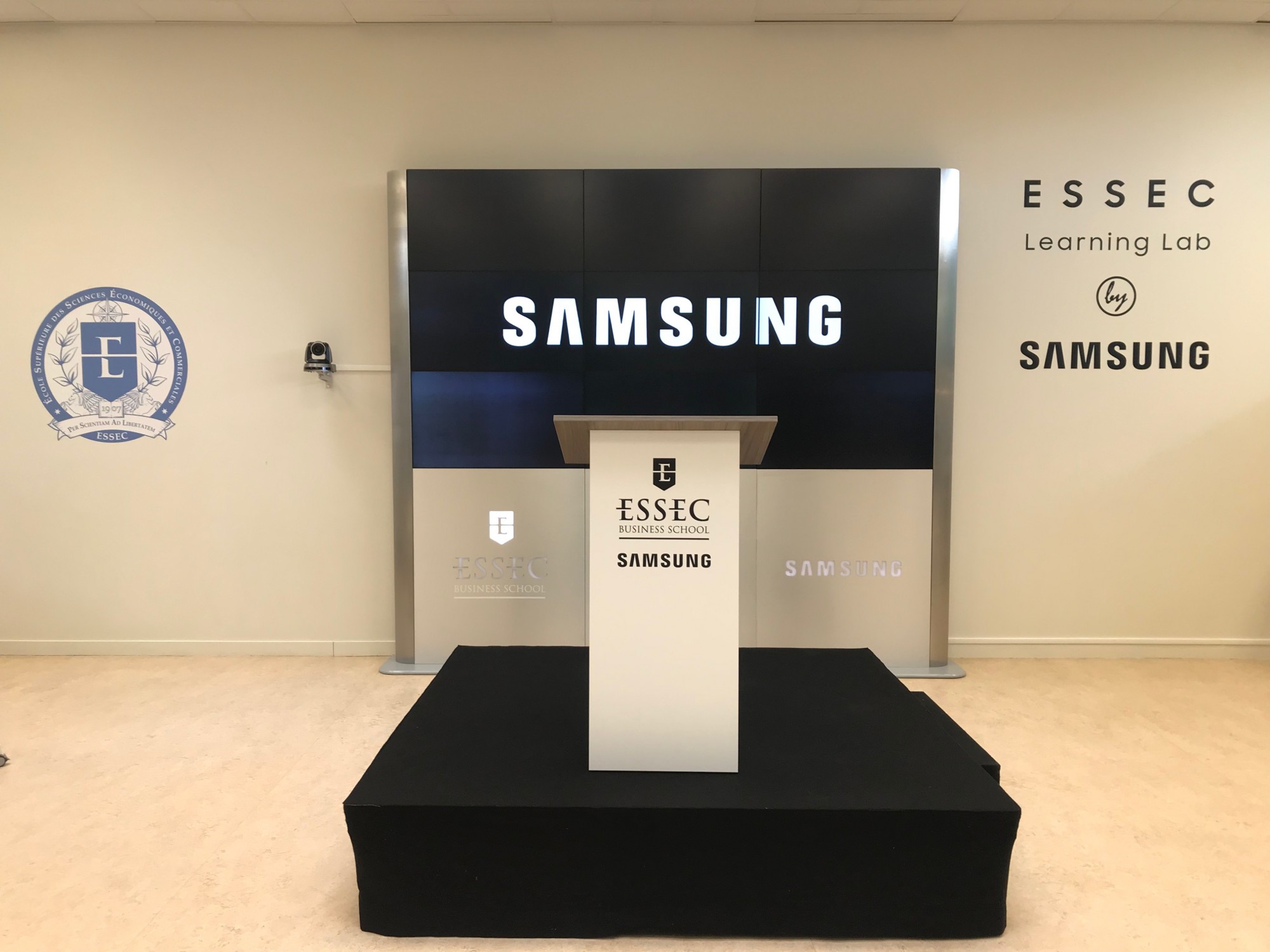 Scène habillé à la location pour conférence en île de France