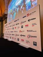 Fond de scène personnalisé pour événement à Paris