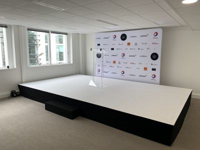 Location de scène pour conférence professionnelle lors de vos événements en région parisienne