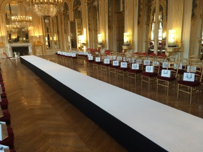 Location de scène et podium avec habillage à Paris et en Île de France