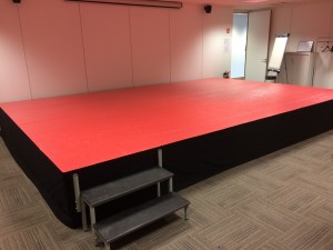 Podium à la location pour conférence ou défilé à Paris