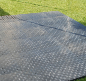 Location sol PVC noir pour tente pliante à Paris 